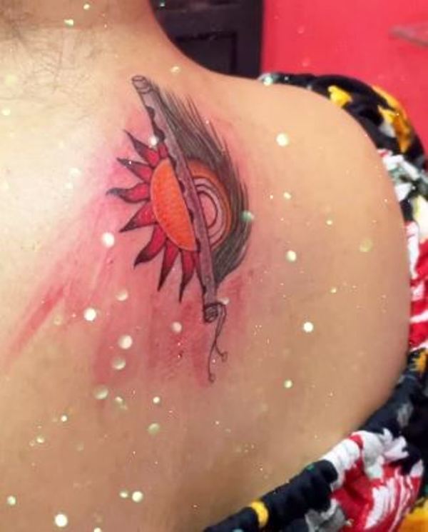 مادھوی لتھا کا بیک ٹیٹو