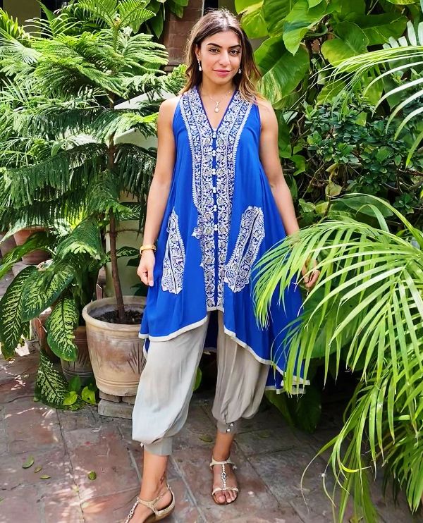 Eman Falcon Khan Wiki, Height, Weight, Age, Husband, Family, Biography, etc. 3 Eman Falcon Khan