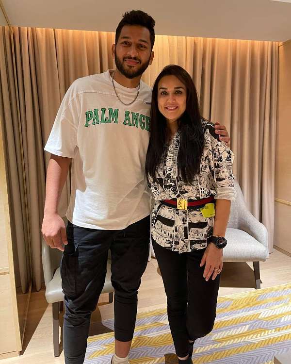 شاہ رخ خان پریتی زنٹا کے ساتھ