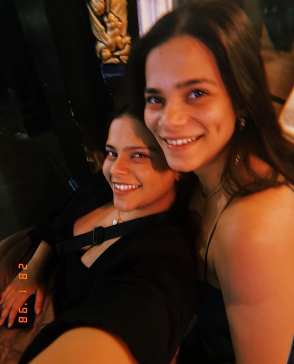 Srishti Shrivastava and her sister