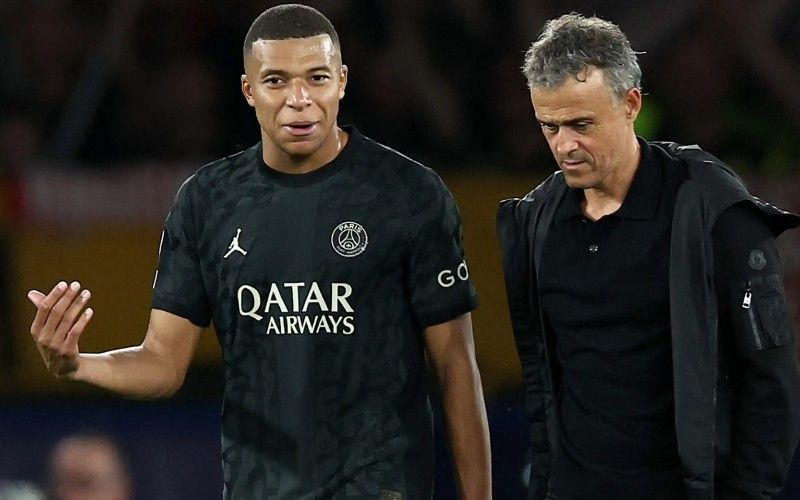 Luis Enrique (right) and Kylian Mbappe