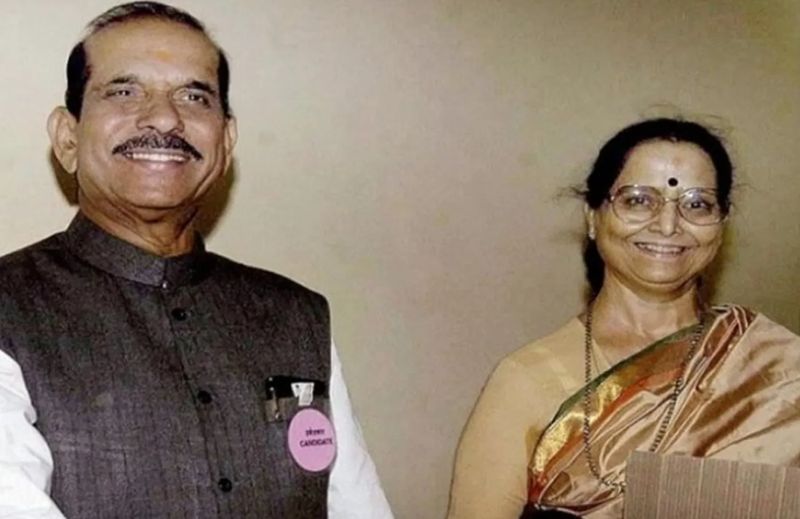 Manohar Joshi with his wife