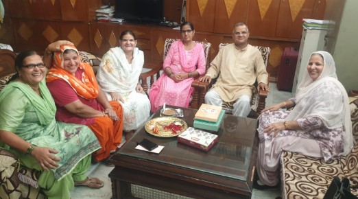 Nafe Singh Rathee and his sisters
