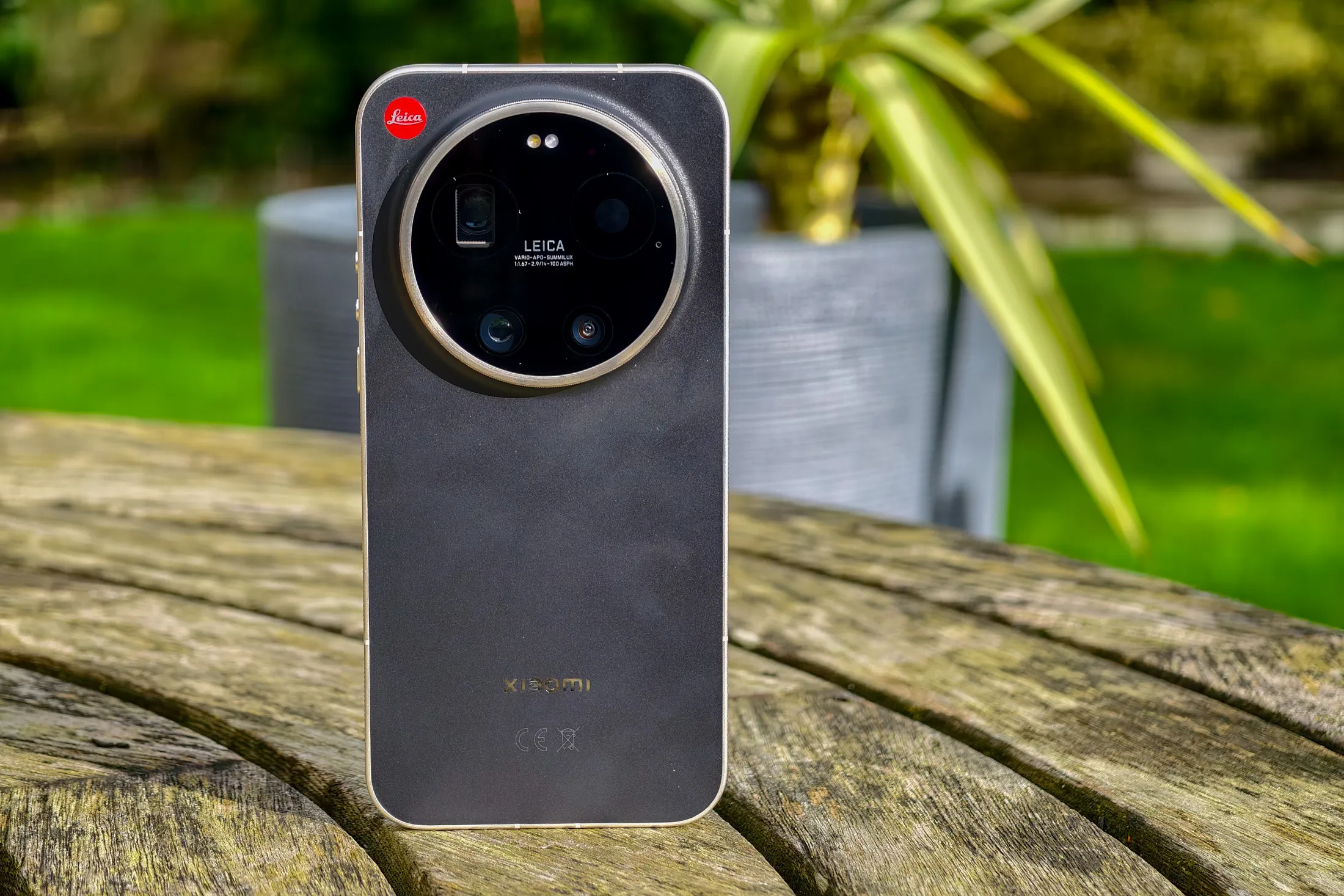 Xiaomi 17 Ultra Leitzphone کی باہر کی تصویر