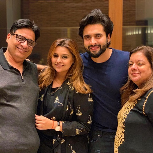 Shriyam Bhagnani's relatives Vashu Bhagnani (far left) with his wife Pooja Bhagnani and their children Jackky Bhagnani (second from right) and Deepshikha Deshmukh (second from left).