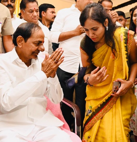 G. Lasya Nanditha receiving blessings from K. Chandrasekhar Rao