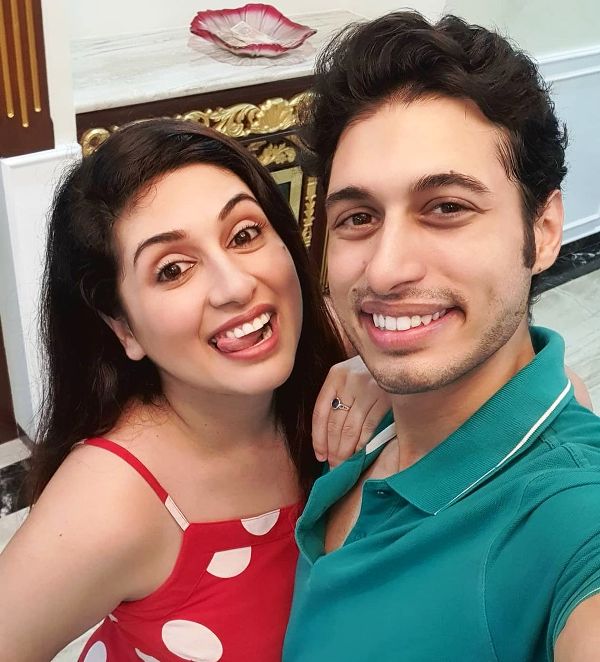 Babiz is taking a photo with her brother Daniel.