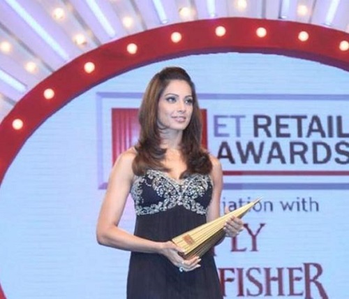 Bipasha Basu with ET Retail Award