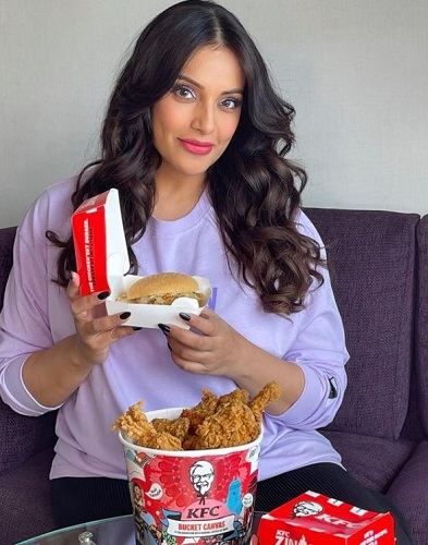 Bipasha Basu eating burger and chicken wings