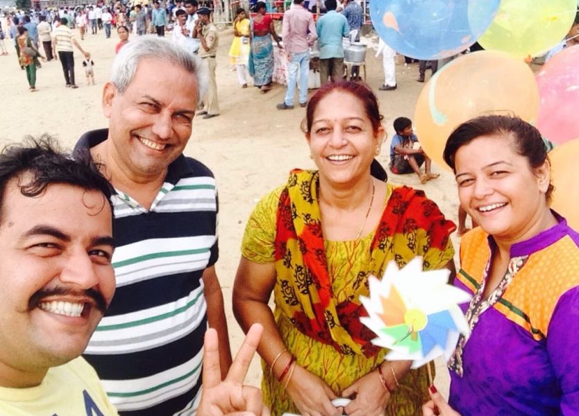 Hetal Dave (far right) with his parents and brother.