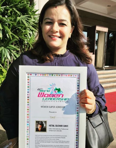 Hetal Dave posing with the Women Super Achiever award