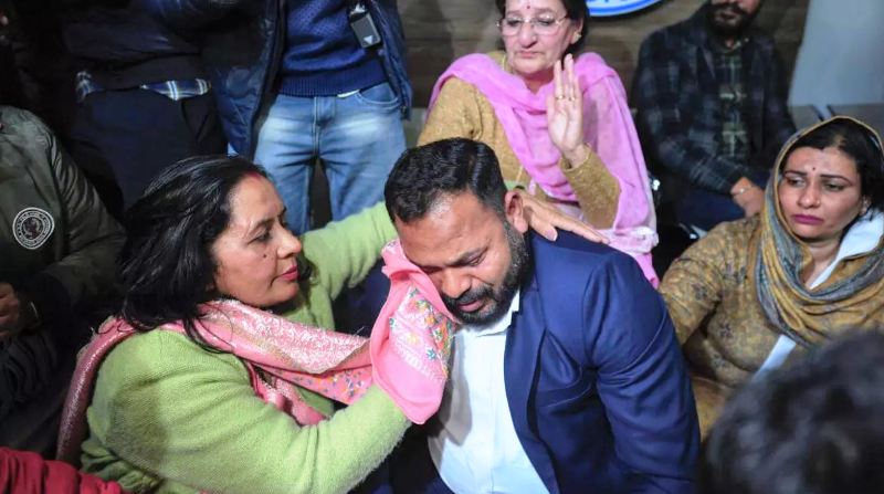 AAP candidate Kuldeep Kumar is collapsing after losing the January 30, 2024 Chandigarh mayoral polls.