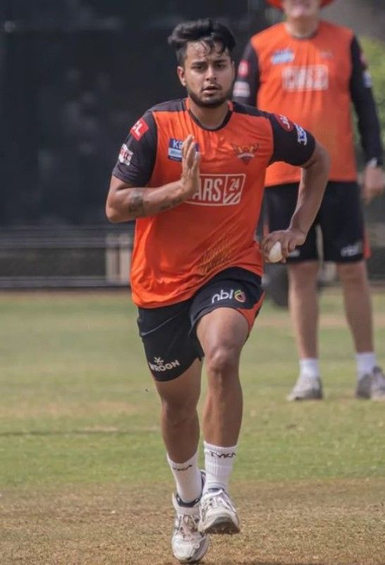 Sushant Mishra's looks