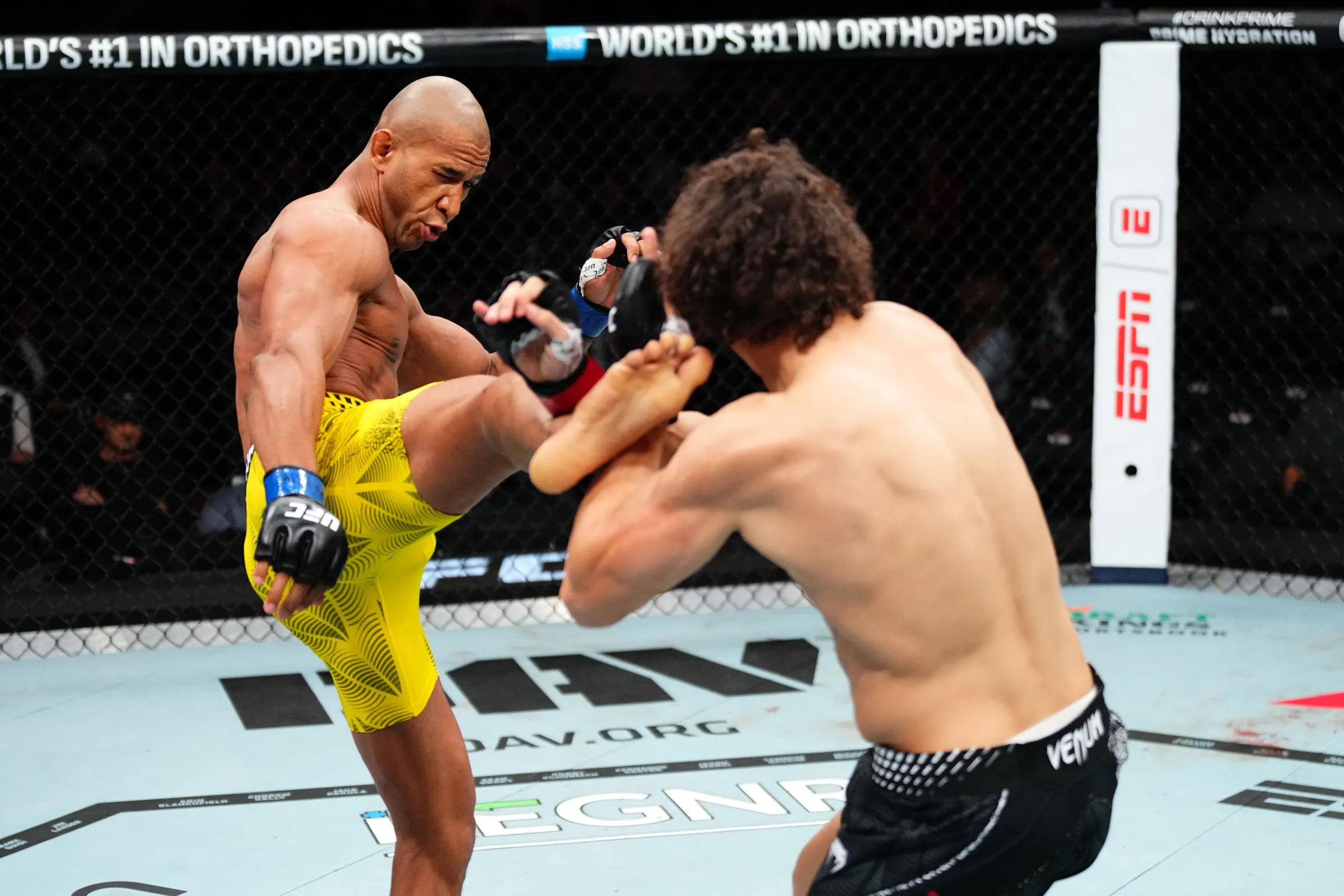 NEW YORK, NY - NOVEMBER 15: (LR) Grigory Rodriguez (L) of Brazil defeats Roman Kopilov of Russia in their middleweight bout during UFC 322 at Madison Square Garden in New York on November 15, 2025. (Photo: Jeff Bottari/Zuffa LLC)