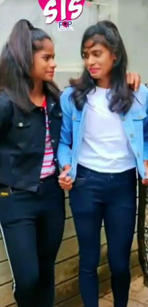 Sangita Kumari (left) and her sister