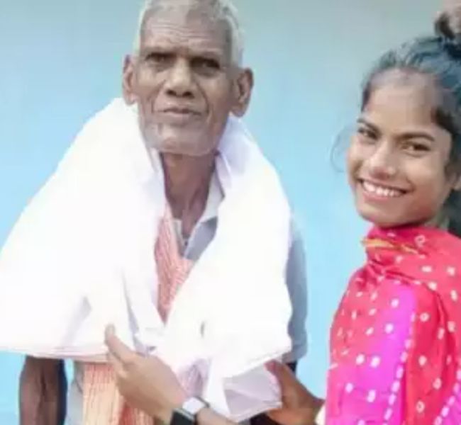 Sangita Kumari distributing dhoti in her native village.