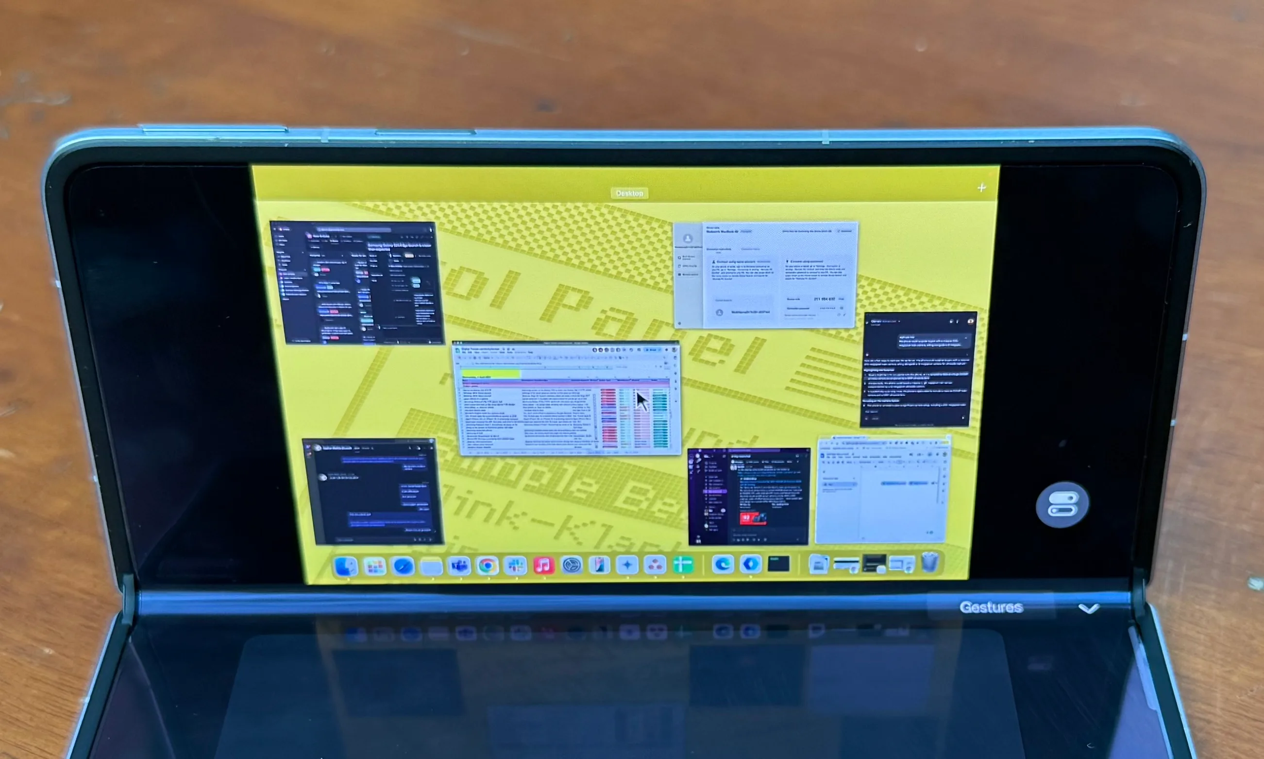 A remote connection to your Mac is established from Oppo Find N5.