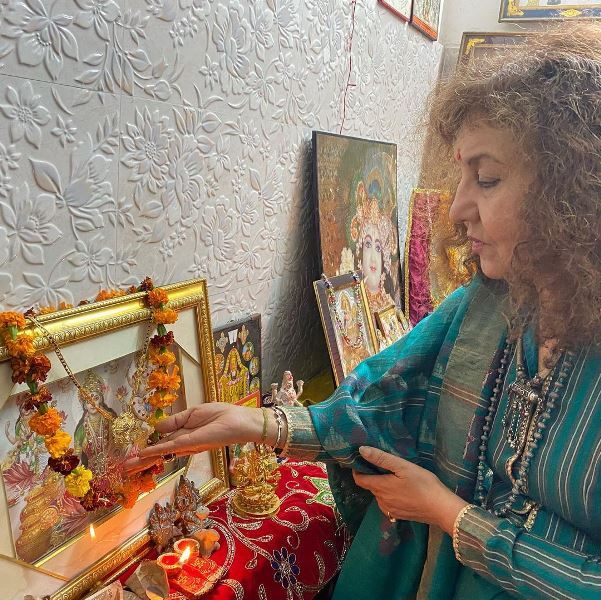 Kavita Chaudhary worshiping at home