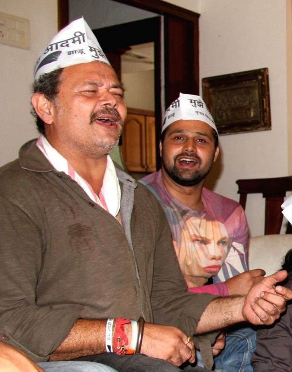 Raj Zutshi and Mudasir Ali (right) campaigning for the Aam Aadmi Party (AAP).