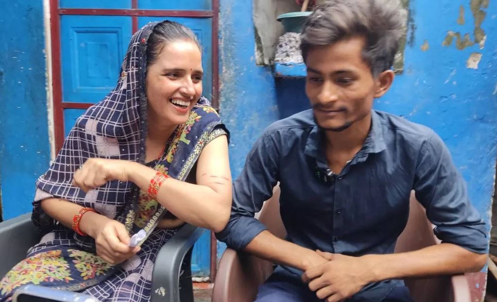 Seema Haider with Sachin Meena while talking to the media.