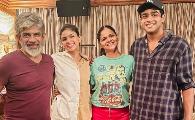 Rituraj Singh with his wife and children.