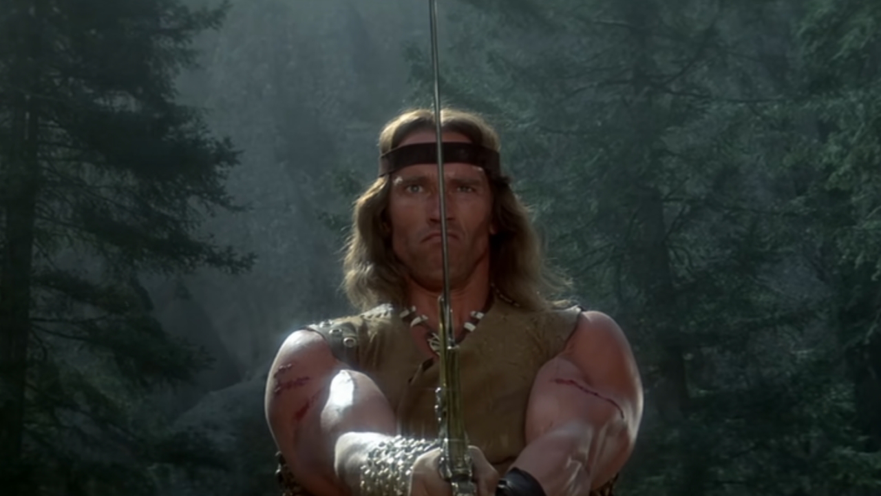 کانن دی ڈسٹرائر میں اس کے سامنے تلوار کے ساتھ کانن