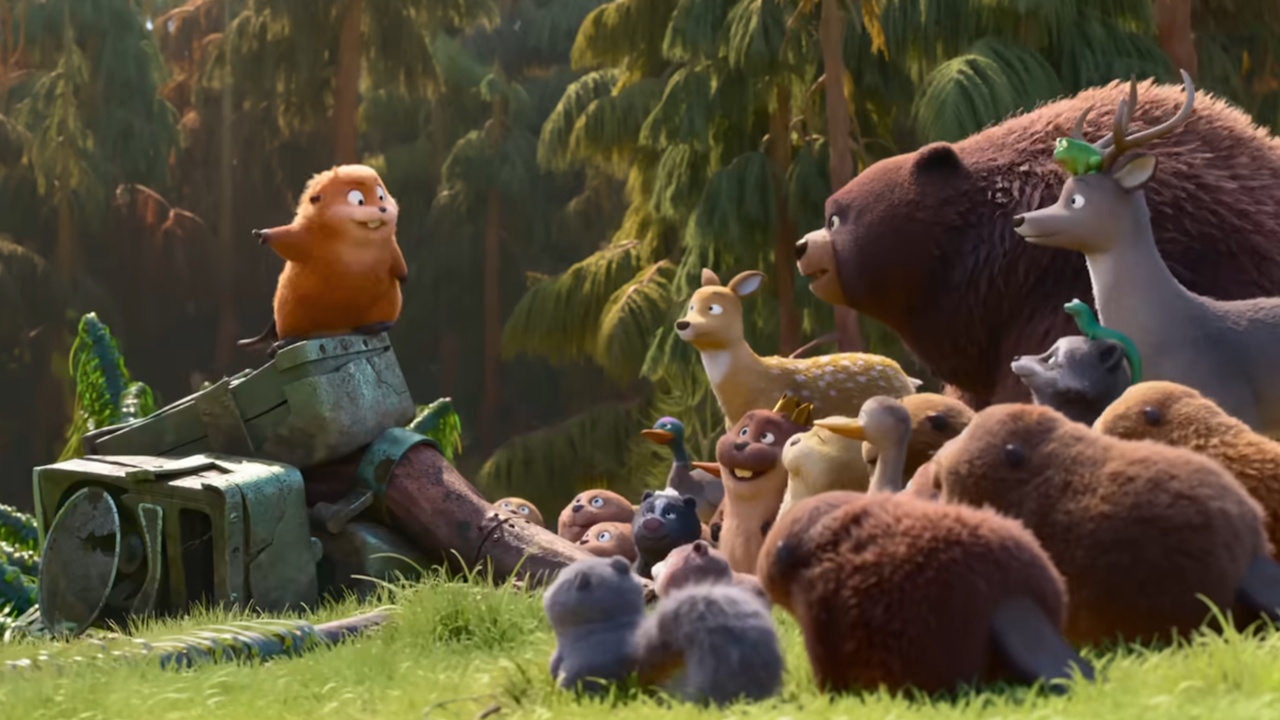 ہوپرز کے ٹریلر کی ایک تصویر میں میبل کو جانوروں کے ایک گروپ سے بات کرتے ہوئے دکھایا گیا ہے۔