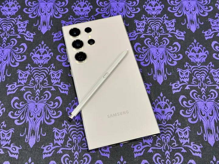 Samsung Galaxy S24 Ultra in titanium gray with S Pen on the back.