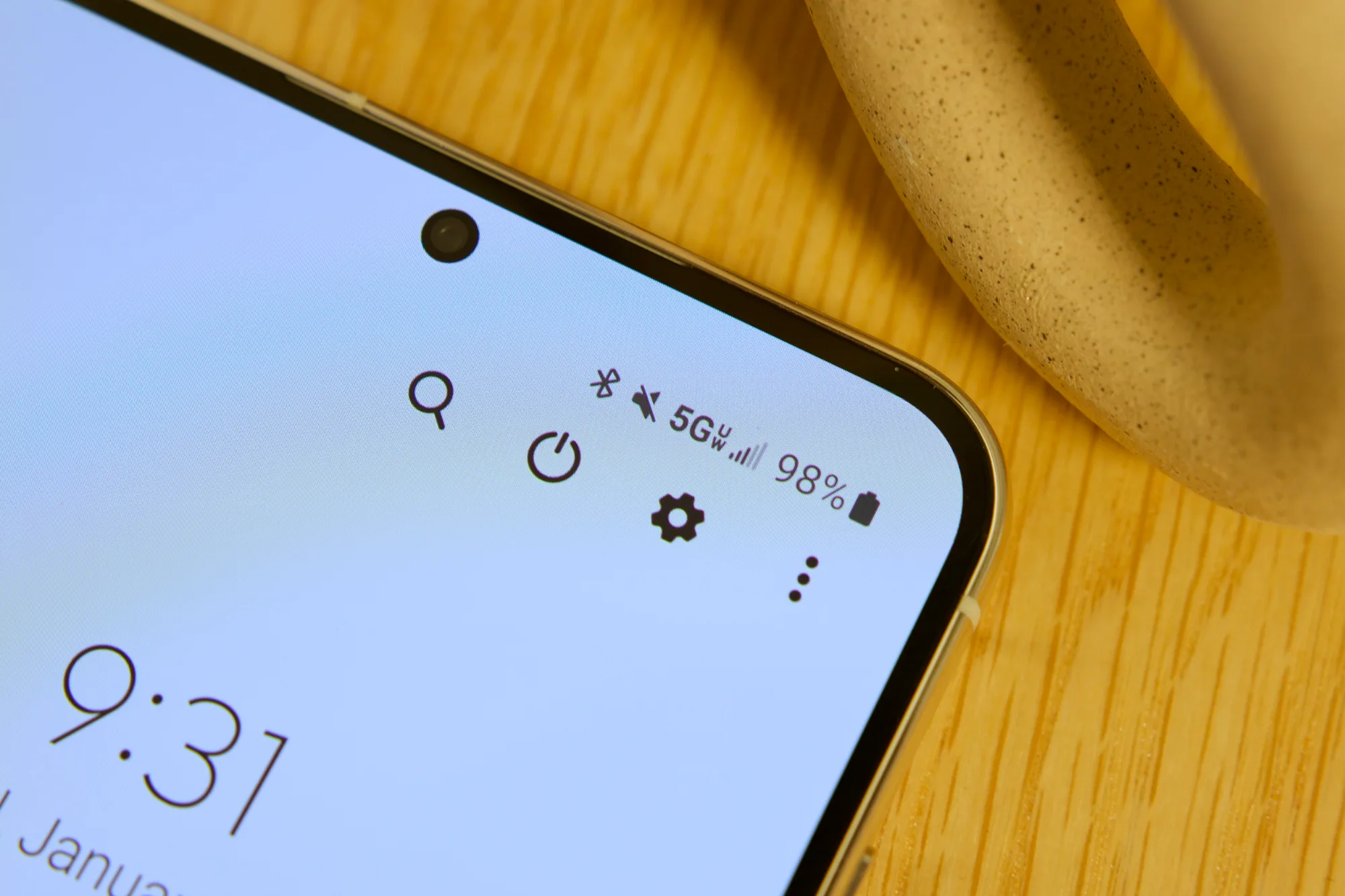 5G vs. LTE: What's the Difference and Why Should You Care? 6 5G UW icon on Samsung Galaxy S23.