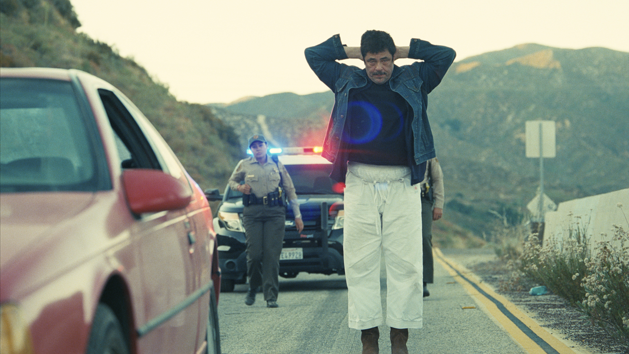 بینیسیو ڈیل ٹورو ایک کے بعد ایک جنگ میں گرفتار ہو رہے ہیں۔