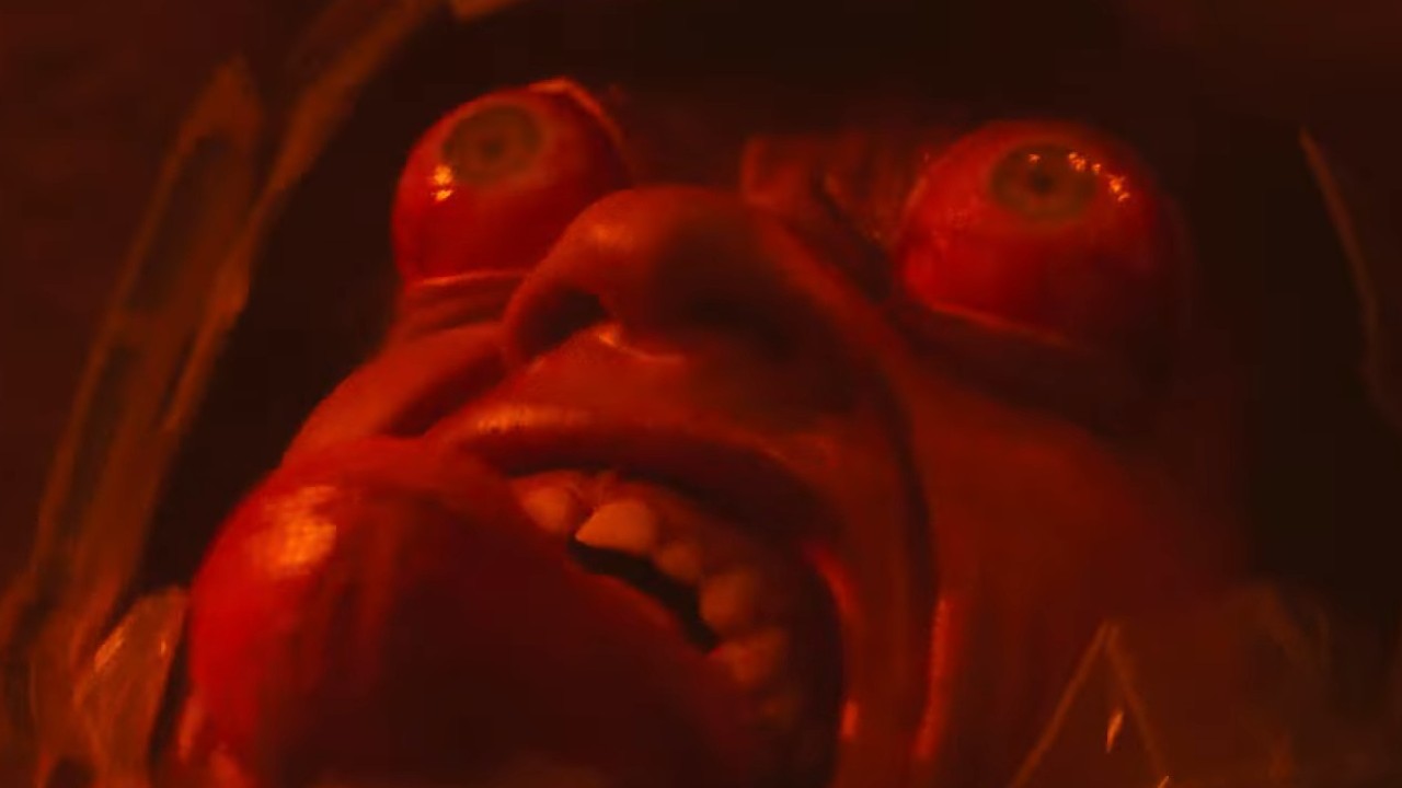 آرنلڈ شوارزنیگر اپنی آنکھوں اور زبان کے ساتھ ٹوٹل ریکال میں باہر نکل رہے ہیں۔