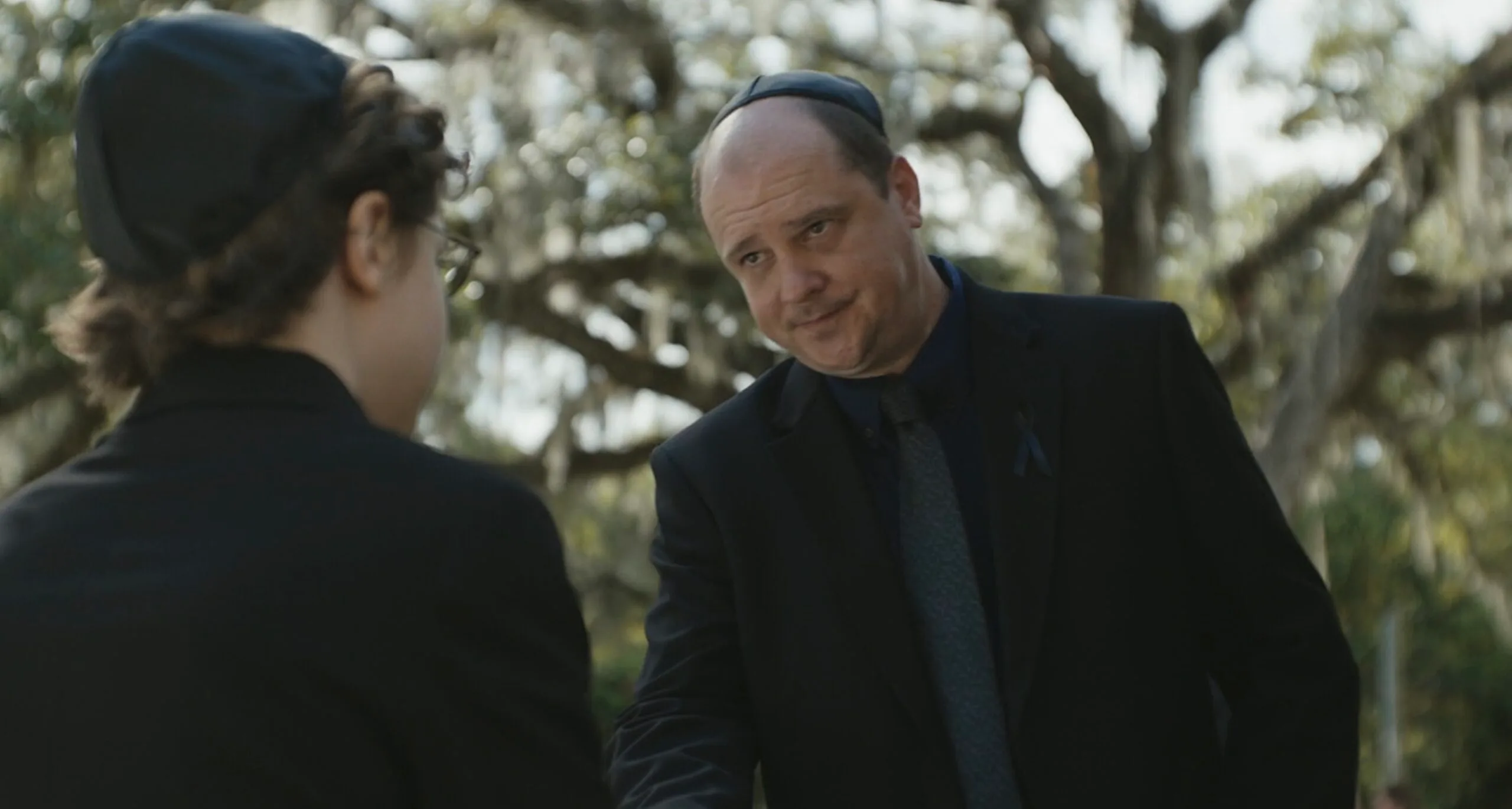 Director Mike Flanagan shakes hands with Benjamin Pajak in the NEON film The Life of Chuck.