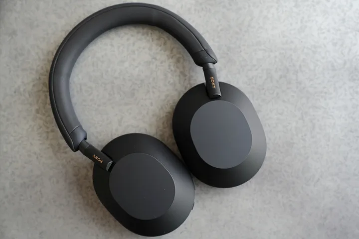 Sony WH-1000XM5 headphones in black.