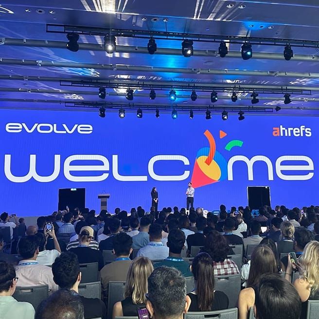 بڑی اسکرین والا کانفرنس روم 