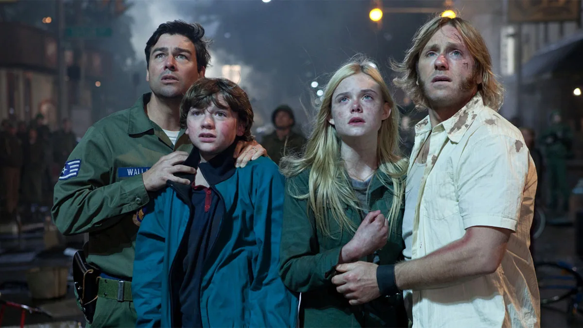 سپر 8 کاسٹ ممبران تلاش کر رہے ہیں۔