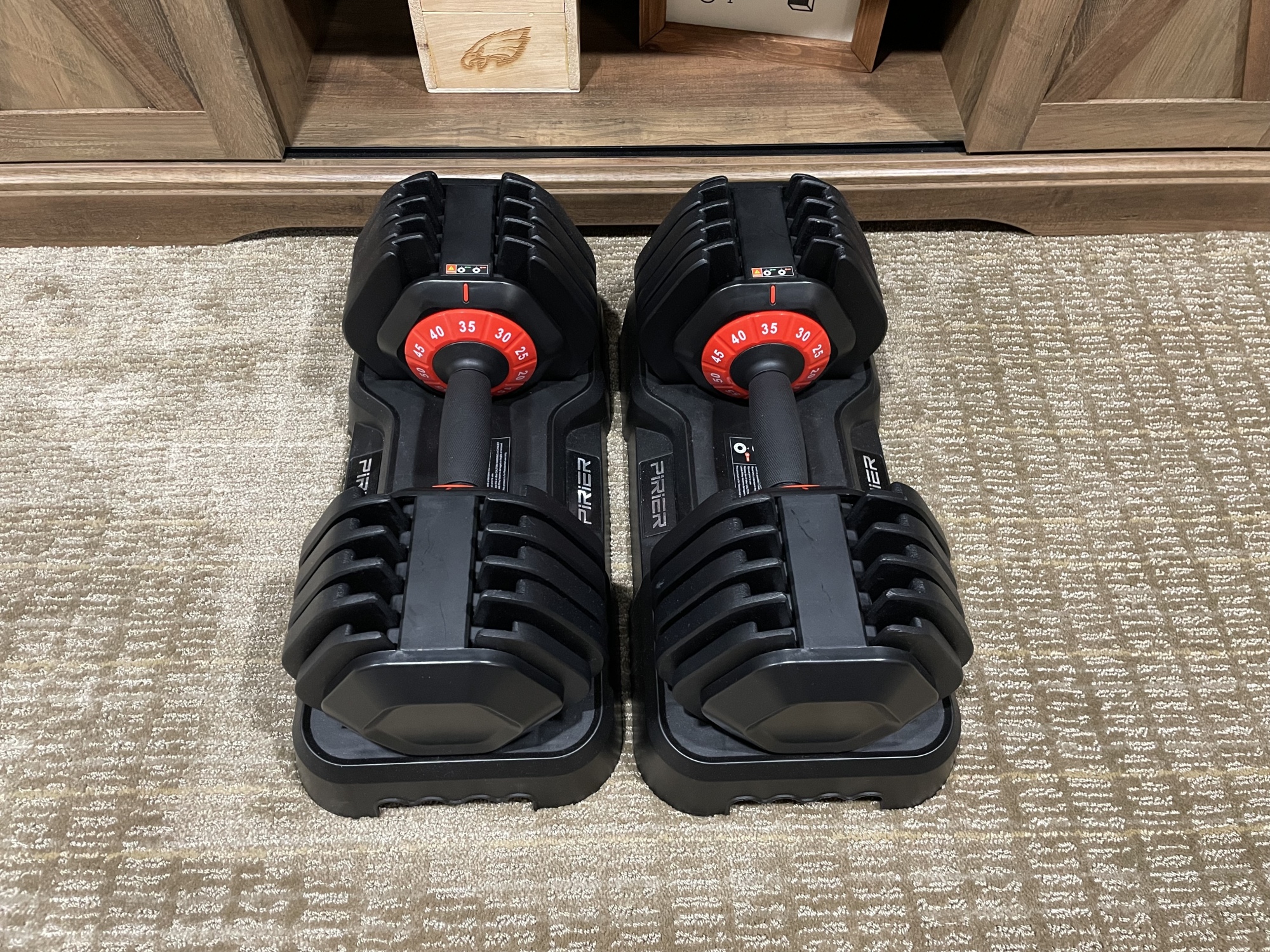 قالین والے فرش پر ایڈجسٹ ڈمبل سیٹ