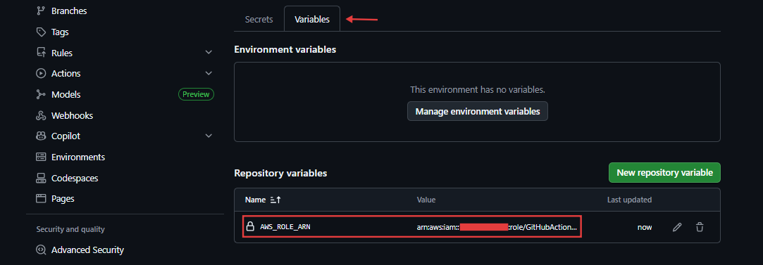 GitHub Repository Action Variables ٹیب دکھا رہا ہے AWS_ROLE_ARN متغیر کامیابی کے ساتھ شامل کیا گیا