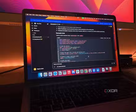 MacBook Air مقامی طور پر DeepSeek-R1 کو چلانے کی نگرانی سے منسلک ہے۔