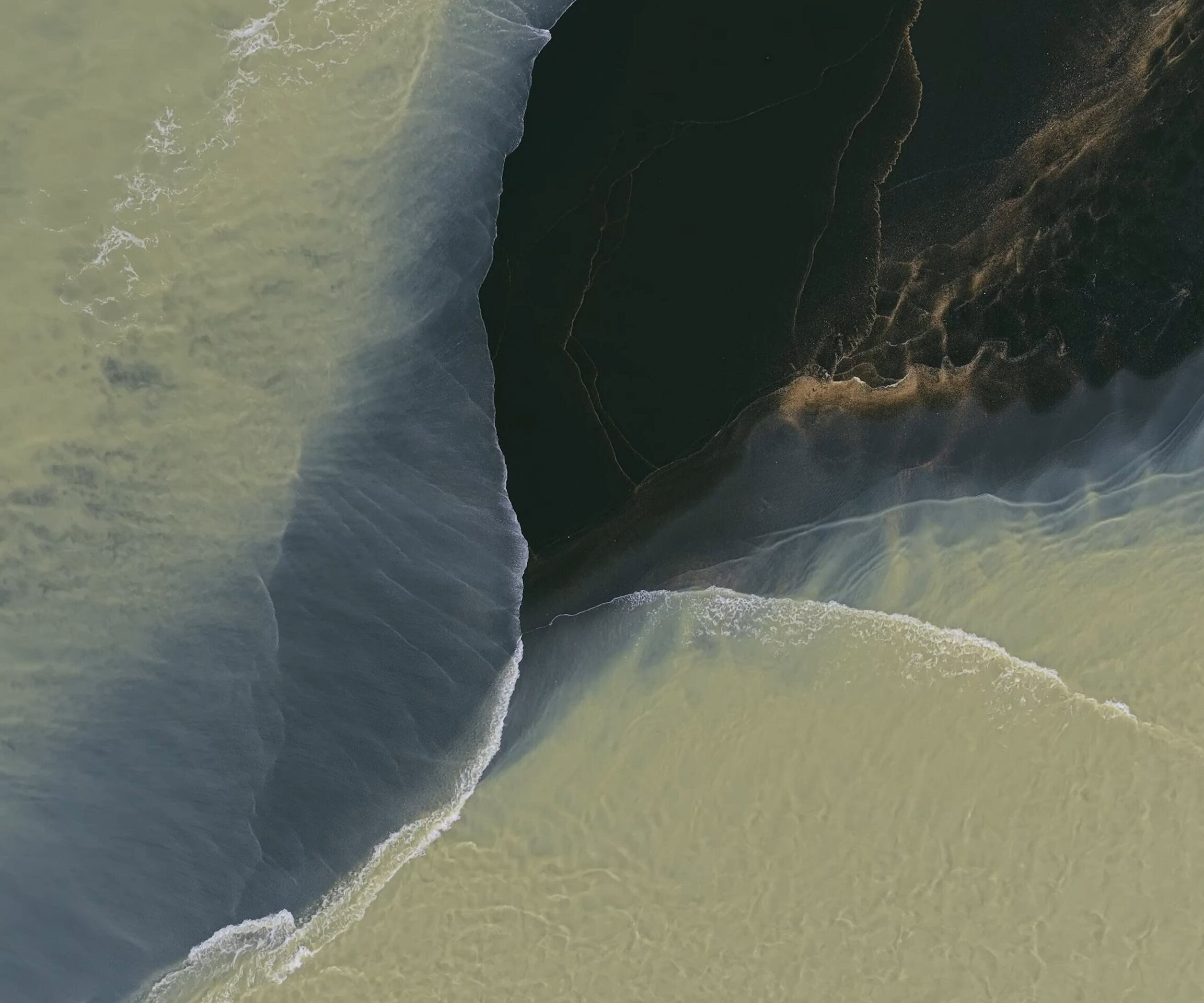 Pixel11ProFold Pine Mystic Leaks