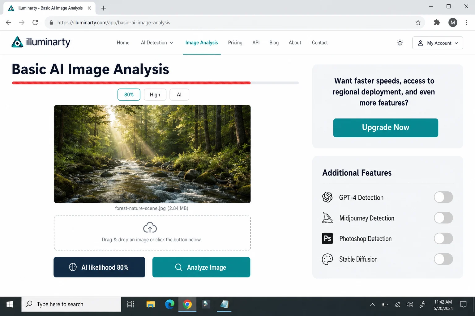 Illuminarty اپ لوڈ انٹرفیس ایک تصویر جمع کرانے کا علاقہ دکھا رہا ہے جہاں صارف AI مشکلات کو دیکھنے کے لیے فائل اپ لوڈ کر سکتے ہیں یا URL پیسٹ کر سکتے ہیں۔