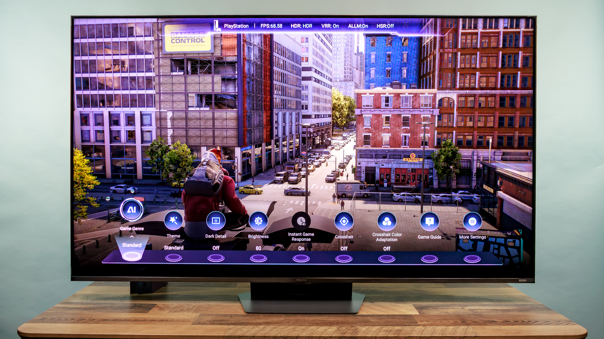 ڈیسک پر ہائی سینس UR9 RGB منی LED TV