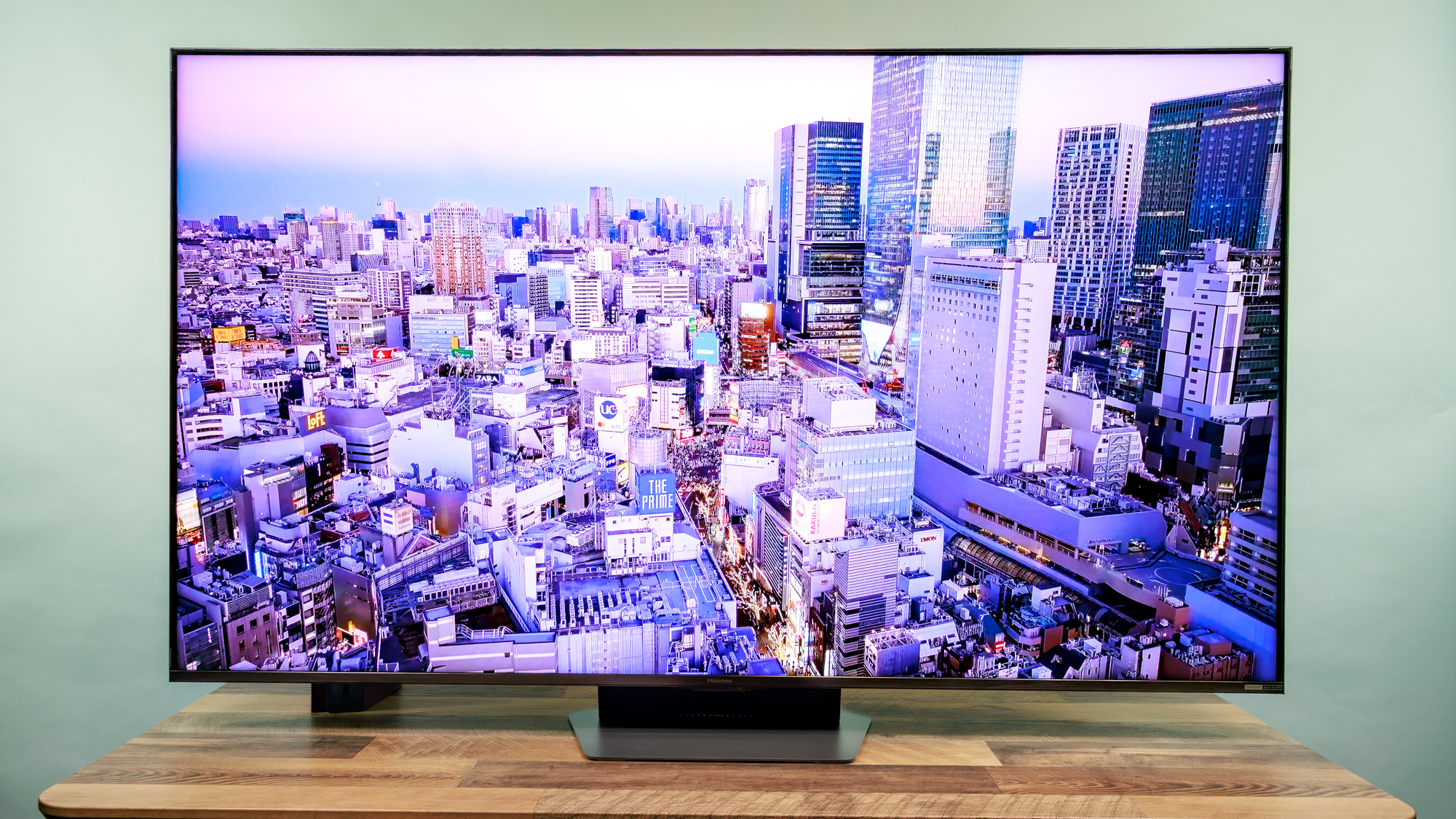 ڈیسک پر ہائی سینس UR9 RGB منی LED TV