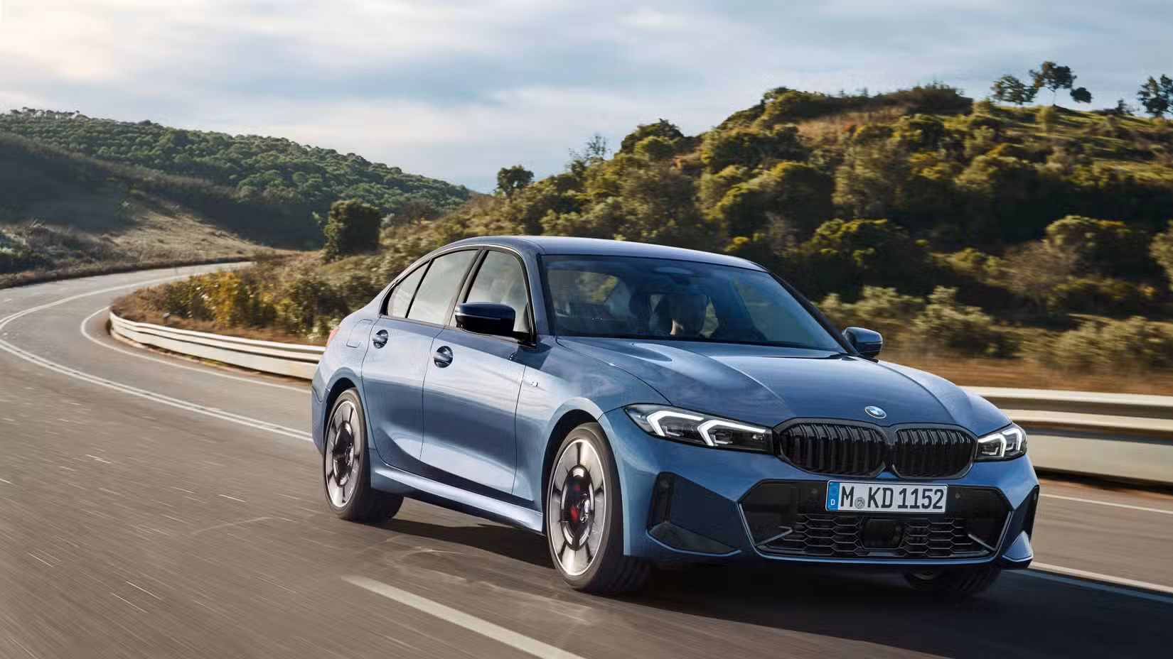 2025 BMW 3 سیریز کا فرنٹ 3/4 ایکشن شاٹ