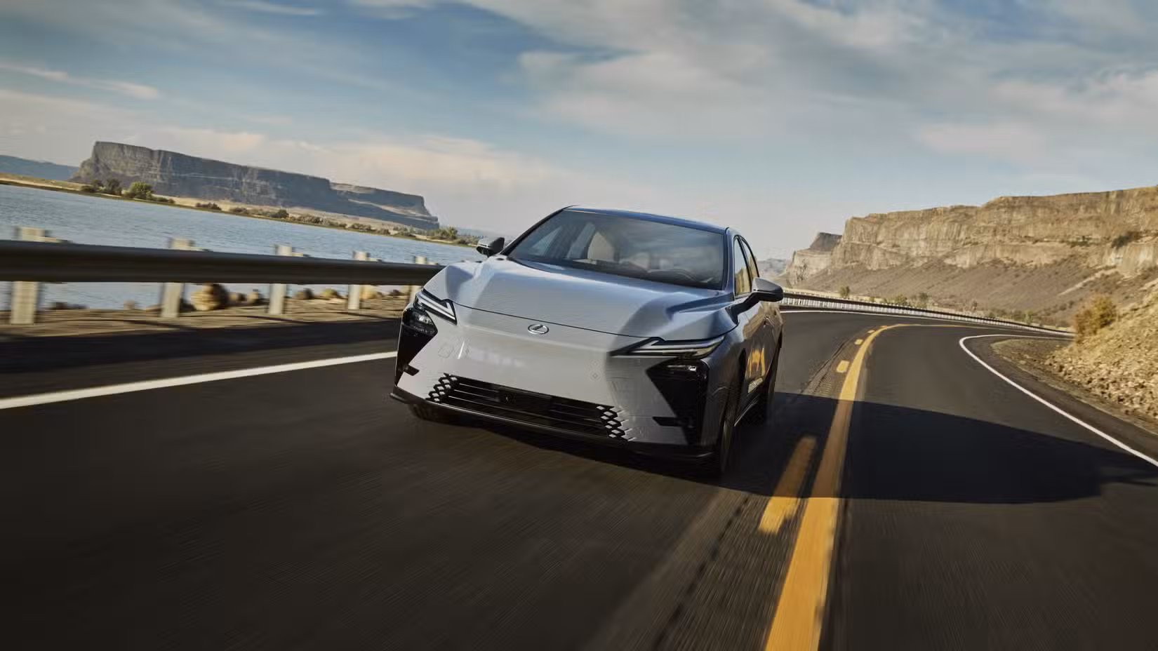 2026 لیکسس آئی ایس 