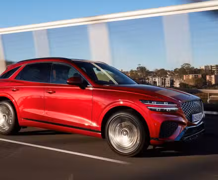 2021 جینیسس جی وی 70 کا فرنٹ 3/4 شاٹ 