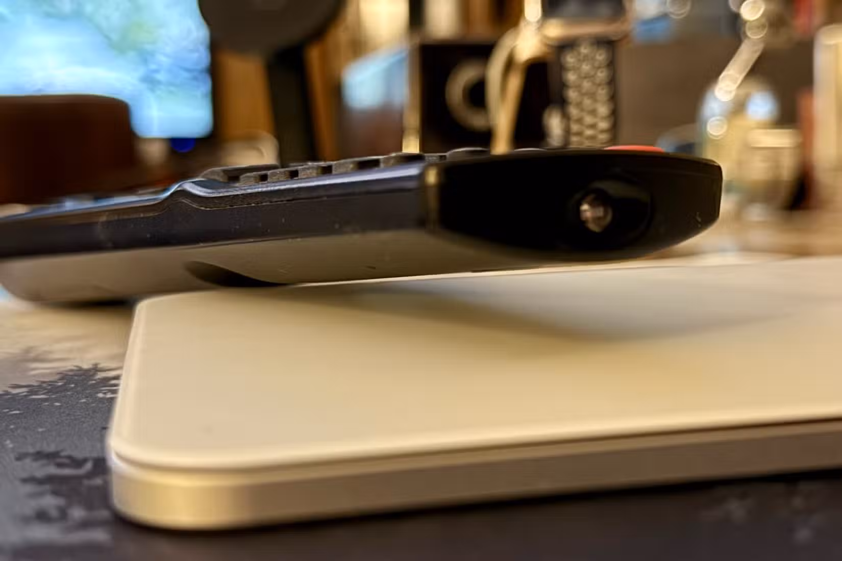 15 سال پرانے ٹیلی ویژن کے ریموٹ کنٹرول سے اورکت روشنی۔