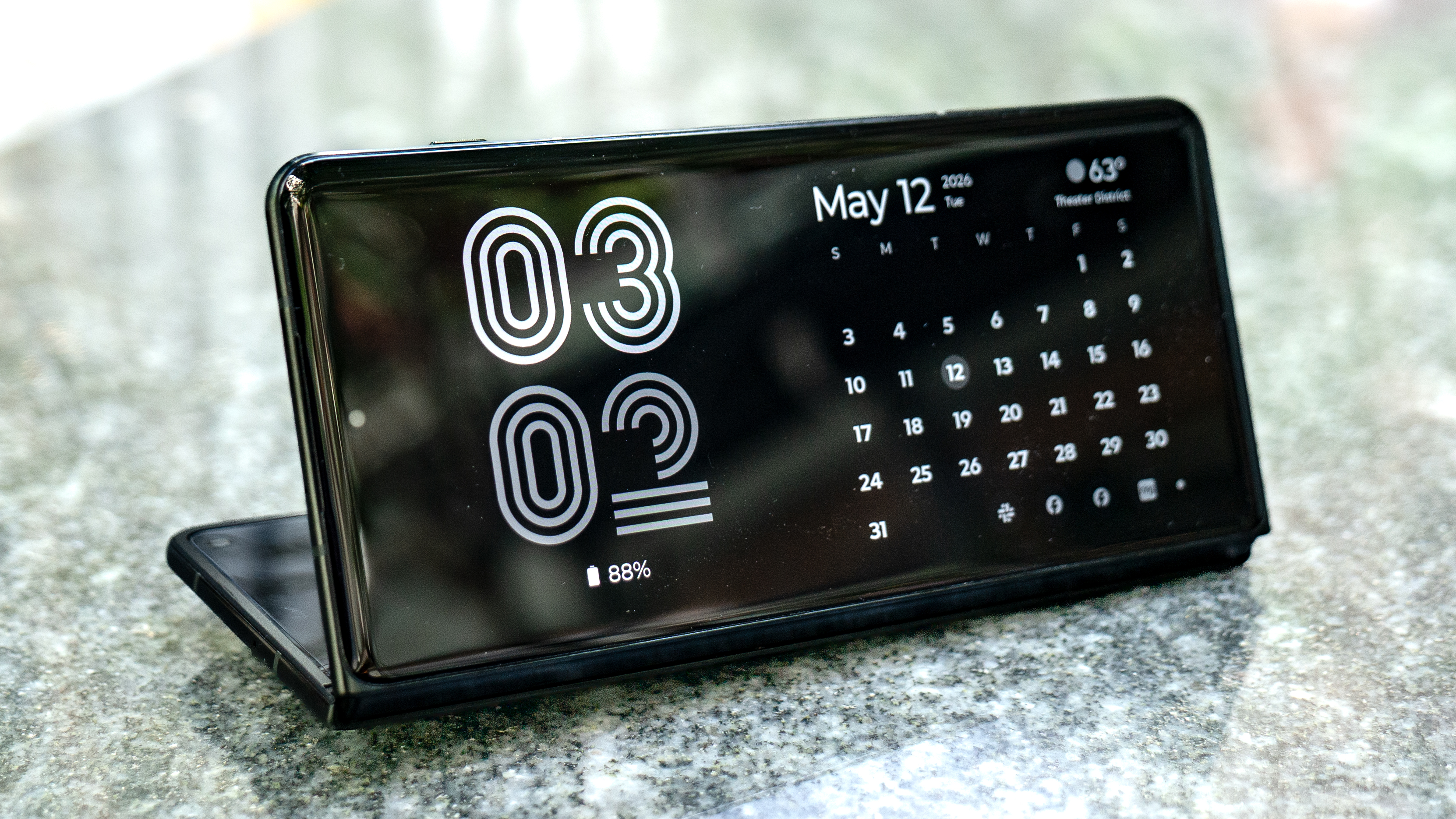 Motorola Razr Fold کے لیے ڈیسک موڈ چل رہا ہے۔