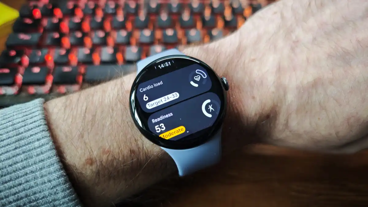 Fitbit Air: 3 چیزیں آپ کو خریدنے سے پہلے جاننے کی ضرورت ہے۔ 1 Pixel Watch 4 کی تیاری اور کارڈیو لوڈ