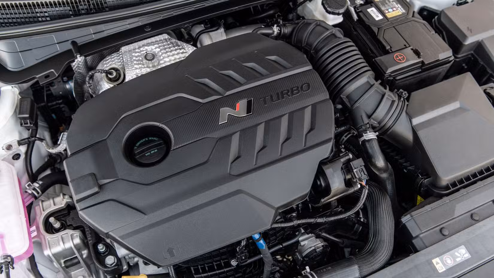 یہ 2024-2025 Hyundai Elantra N 7th جنریشن (CN7) فیس لفٹ کے نیچے سے لی گئی تصویر ہے۔