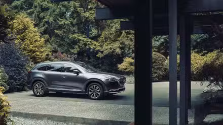 جب بجٹ کی بات آتی ہے تو یہ مزدا ایس یو وی سابق BMW مالکان کو شکست دے رہی ہے۔ 5 2021 مزدا CX-9 کا فرنٹ 3/4 شاٹ